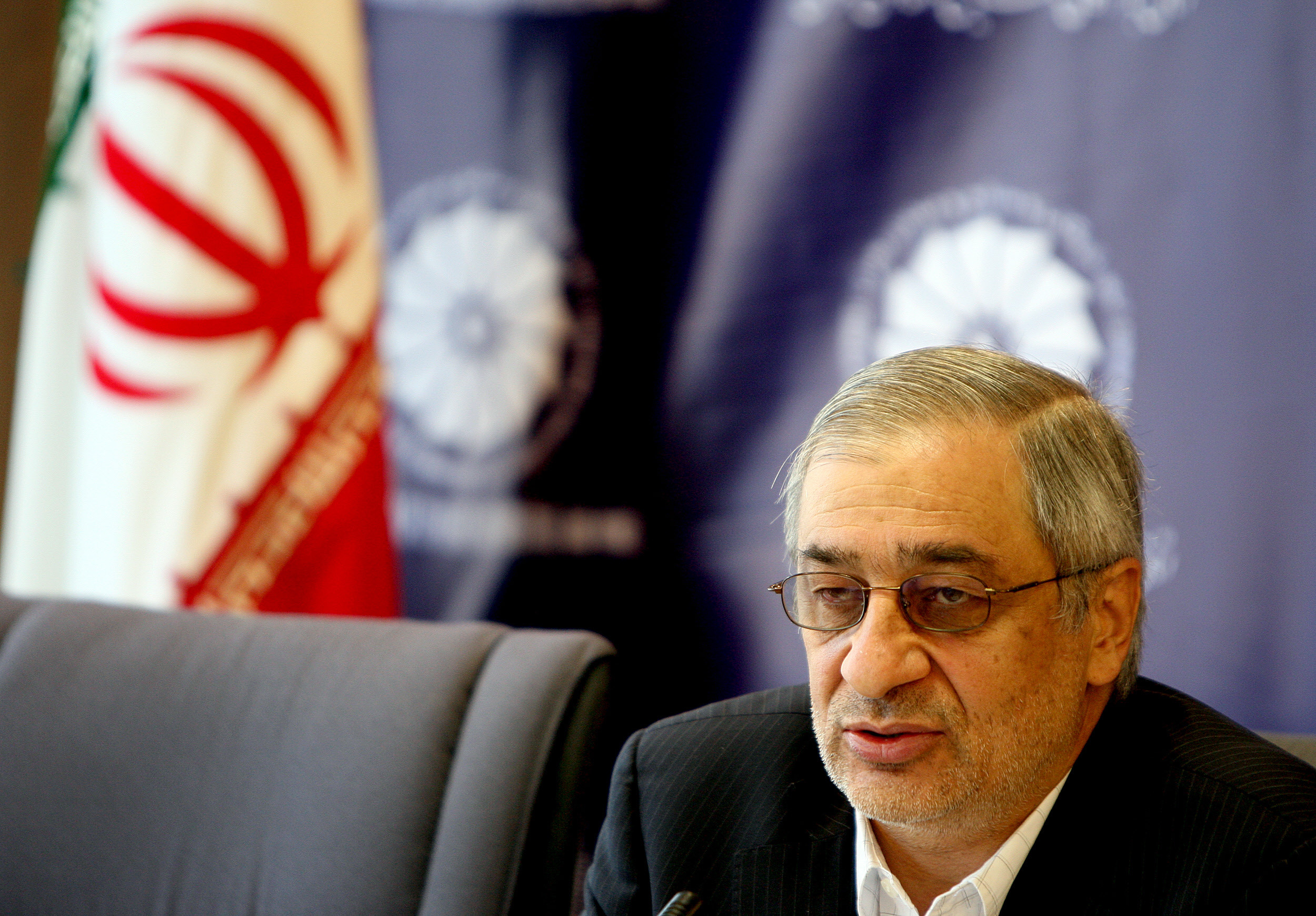 Fostul sef al Bancii Centrale Iraniene, prins pe aeroport cu un cec de 50 de milioane de euro