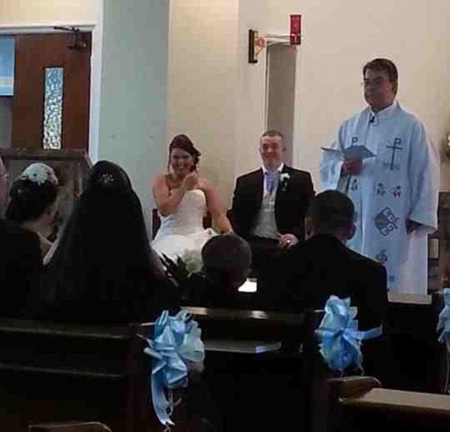 Scena care a urmat imediat dupa aceasta poza de nunta. "Sunt socata, erau prietenii mei". FOTO