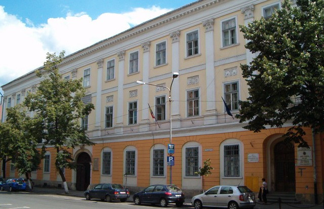 Un elev de 10 ani a murit dupa ce s-a impiedicat de sireturi in curtea unui liceu din Cluj