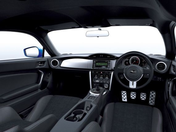 S-au ales cele 10 finaliste pentru concursul "Masina anului 2013"