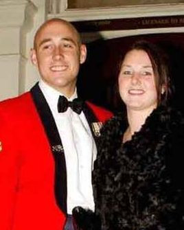 L-a ingrijit zile bune dupa ce a fost impuscat in cap in Afganistan. Acum, el a luat-o de sotie