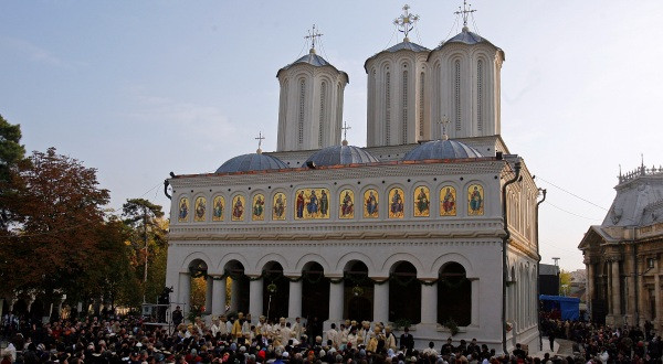 Peste 20 de ONG-uri cer oprirea finantarii cultelor religioase de catre stat