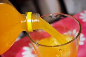 Ce i s-a intamplat unui tanar care a baut 7,5 litri de suc pe zi, timp de trei ani