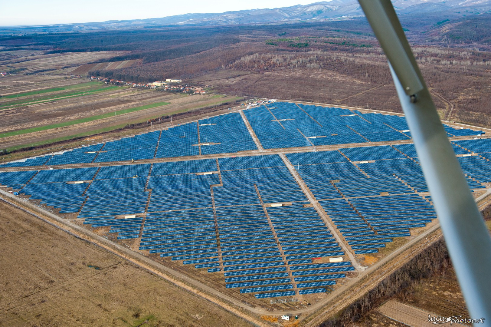 Sebis va avea cel mai mare parc fotovoltaic din Romania. Investitie cat 28 de insule in Grecia