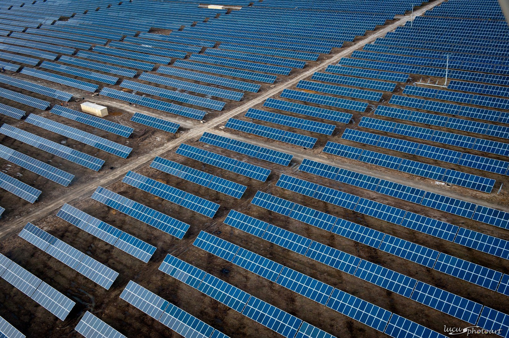 Dispută pe banii PNRR pentru unul dintre marile parcuri fotovoltaice din România. Simtel vrea să recupereze suma nedecontată