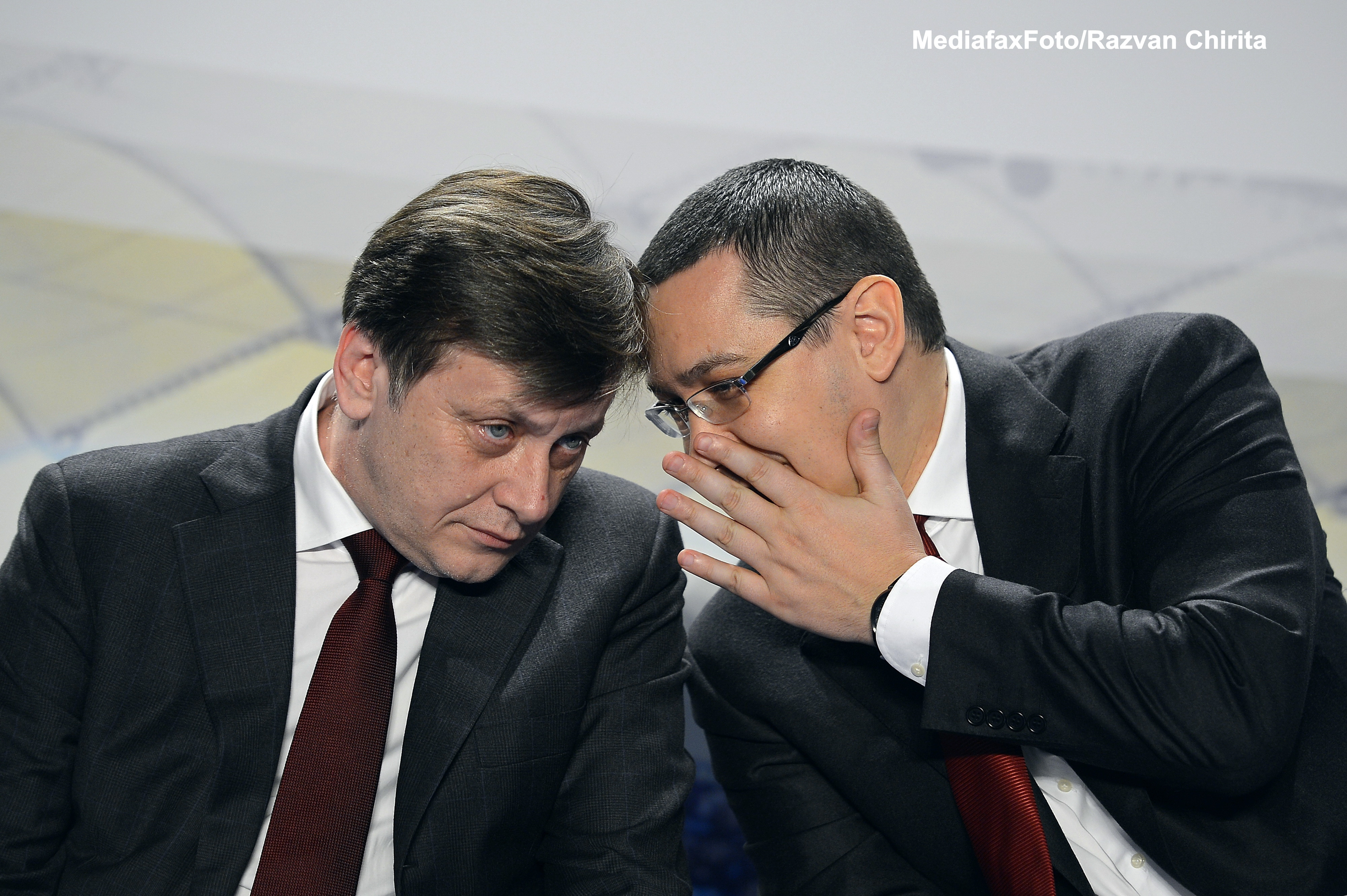 Ponta si Antonescu resping ideea suspendarii lui Basescu, desi "a incalcat Constitutia de multe ori"