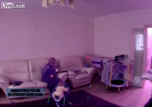 Au montat o camera video in living, sa isi spioneze dadaca. Parintii, socati cand au vazut imaginile