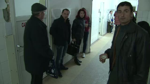 Anomaliile unui sistem medical dominat de haos. "Fiul meu a asteptat 9 ore pe hol, cu mana rupta"