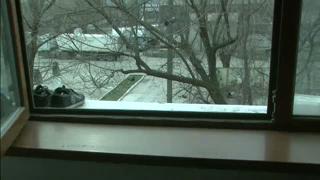 Un elev de 17 ani, care iesise pe fereastra sa-si cumpere tigari, a cazut si si-a fracturat coloana