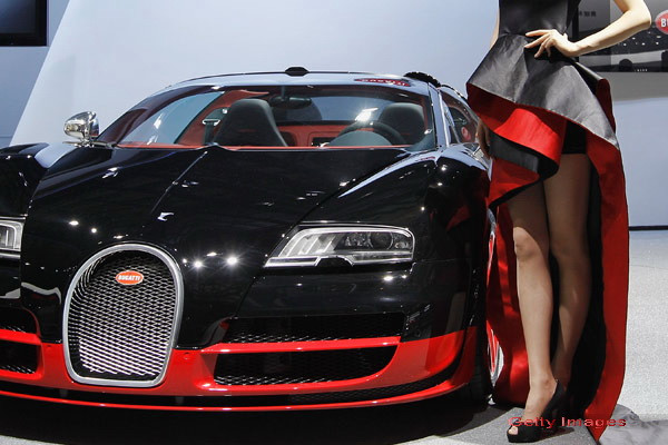 Femeia care are la picioare cei mai bogati barbati. "I-a facut" de 15.000.000 de euro intr-un an