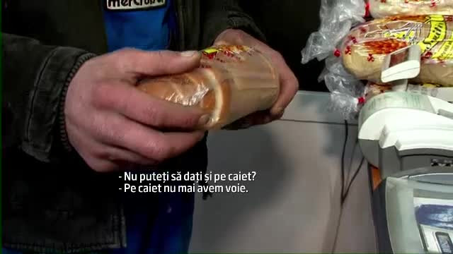 Aninoasa, orasul unde oamenii si-au transformat frigiderele in sifoniere, pentru ca erau mereu goale