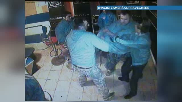 Cand doi se cearta, al treilea pierde. Martor la o rafuiala in bar, a fost batut si el, si familia