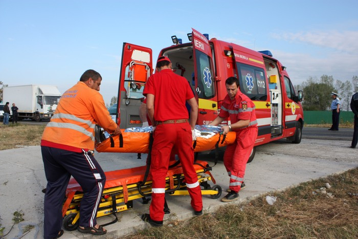 Un elev de 15 ani a fost accidentat mortal de o masina pe o trecere de pietoni din fata liceului