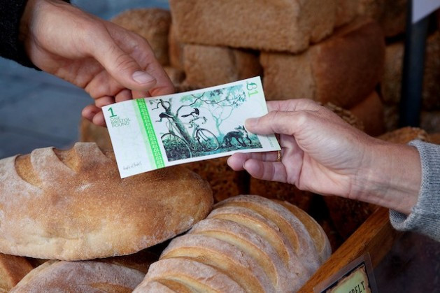 Una dintre marile puteri ale lumii a adoptat a doua moneda