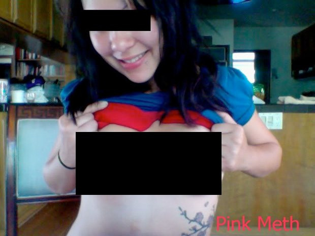 "Pornografia de razbunare", o afacere la limita legii. Ce risca fetele care apar in aceste poze