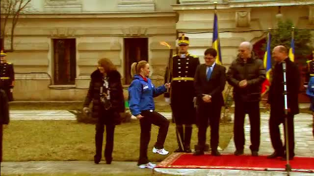 Torta olimpica a FOTE a plecat spre Brasov. Basescu:"Romania e perfecta pentru sporturile de iarna"