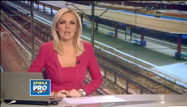 O tanara de 16 ani, taiata pe fata si pe maini de un necunoscut. O voce din cap mi-a zis sa o atac