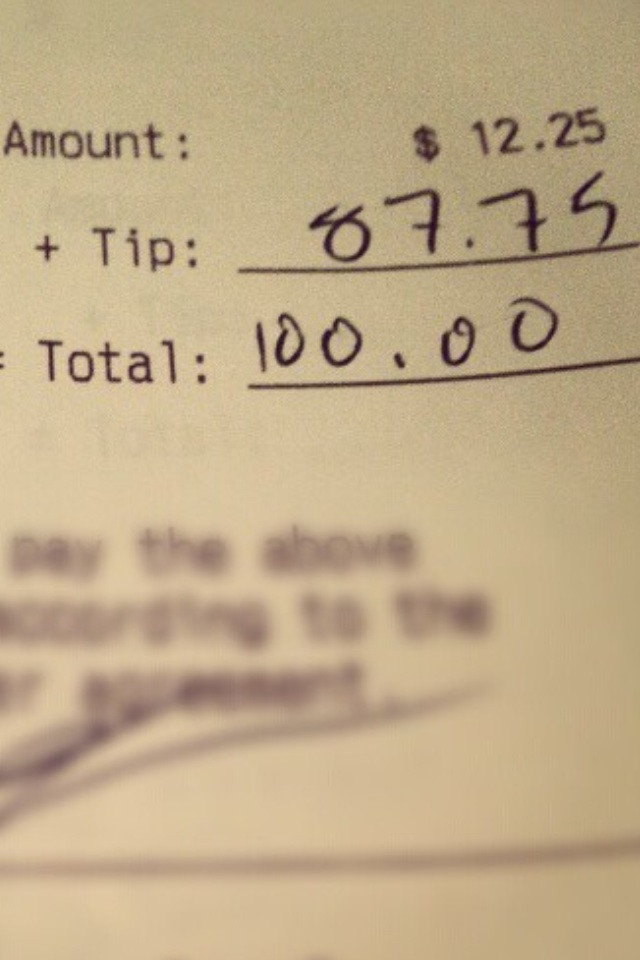 "Decat sa imi ia nevasta banii, mai bine ti-i dau tie". Ce bacsis a primit un barman. FOTO