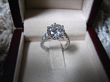 Si-a cerut iubita in casatorie, desi ea il injunghiase in timp ce dormea. Cum a reactionat femeia