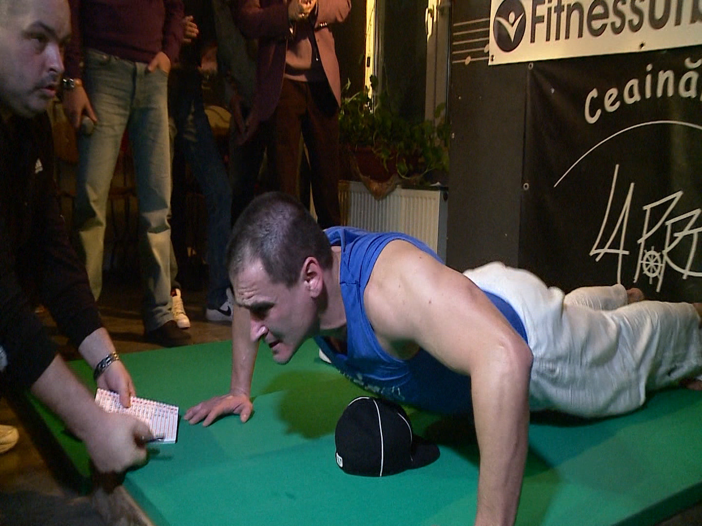 El e regele flotarilor. A facut aproape 1.500 de flotari in mai putin de o ora