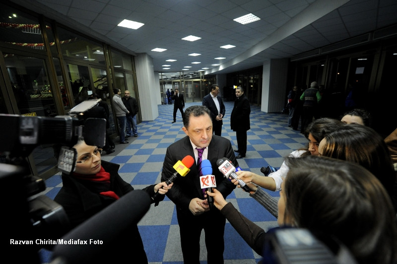 Vanghelie: "In PSD acum este LA FAMIGLIA". Primarul sectorului 5 descrie campania electorala a lui Ponta drept "kitsch"