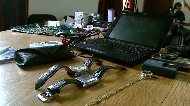 Schema simpla prin care unii angajati ai Aeroportului Otopeni furau bagajele la cala. VIDEO