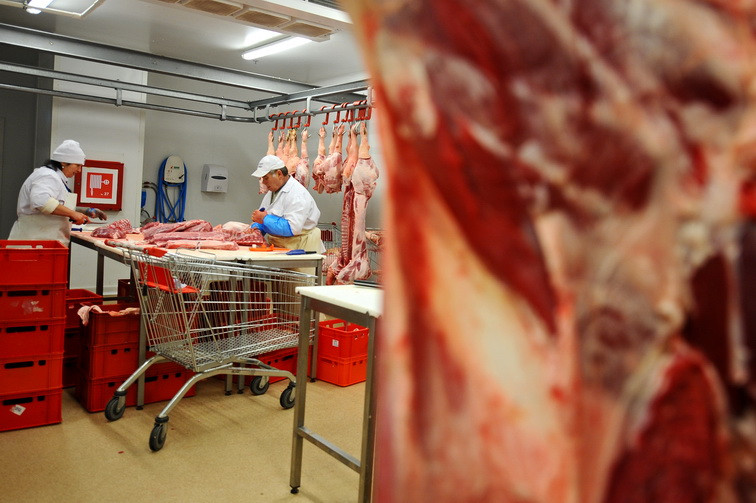 Carne de doua milioane de euro, adusa din Ungaria, la negru. Ce au patit administratorii firmei