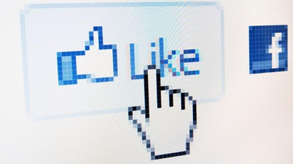 Un politician din Australia, in centrul unui scandal. La ce poza a dat "Like" pe Facebook