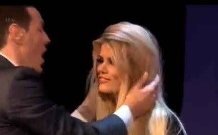 VIDEO. Cum s-a facut de ras o blonda, la o emisiune matrimoniala