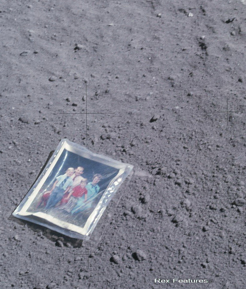 Nimeni nu a stiut pana acum ca "o familie a fost lasata pe Luna timp de 40 de ani". FOTO