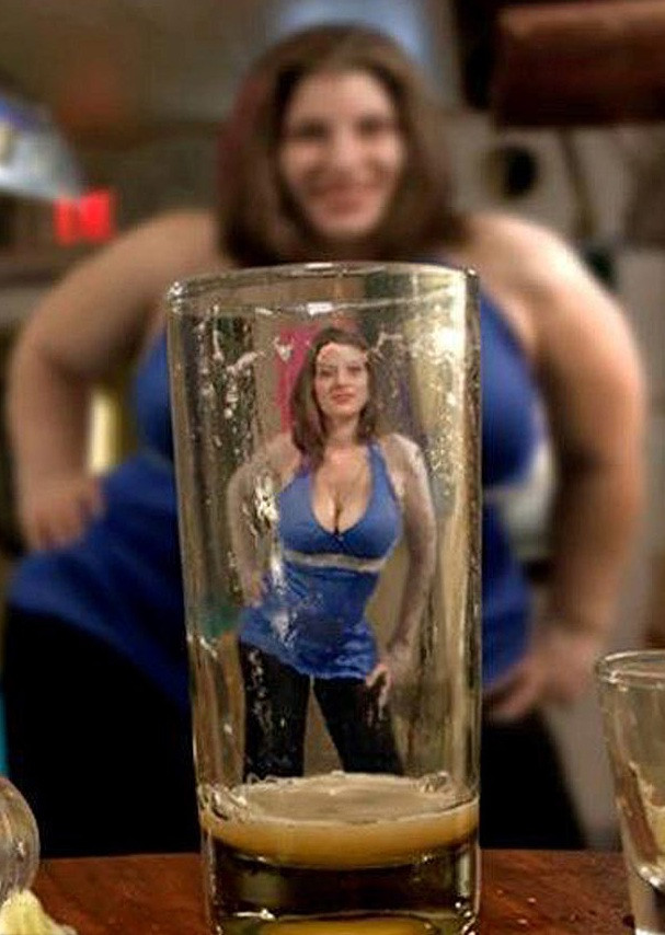 Cum se vede o femeie printr-un pahar cu bere. Imaginea controversata a unui pub din Scotia