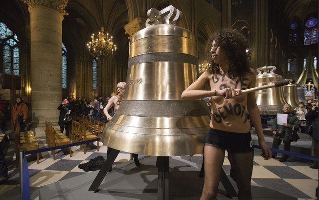 Femen, Notre-Dame