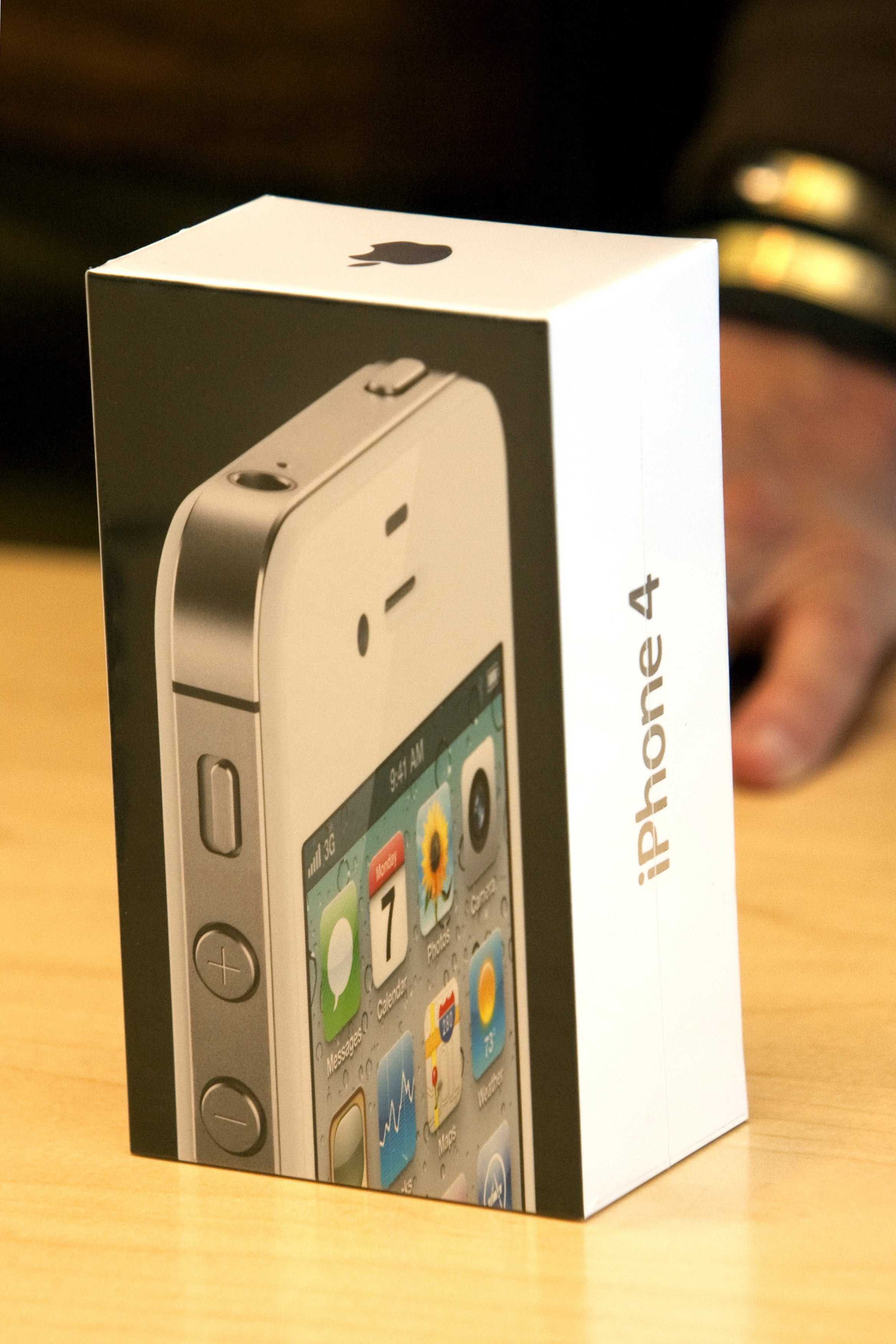 500 de iPhone-uri false, descoperite pe aeroportul Otopeni. Ce diferente sunt fata de unul original