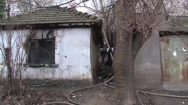 Doi preoti, dati afara din cler pentru probleme cu bautura, au ars de vii in casa in care locuiau