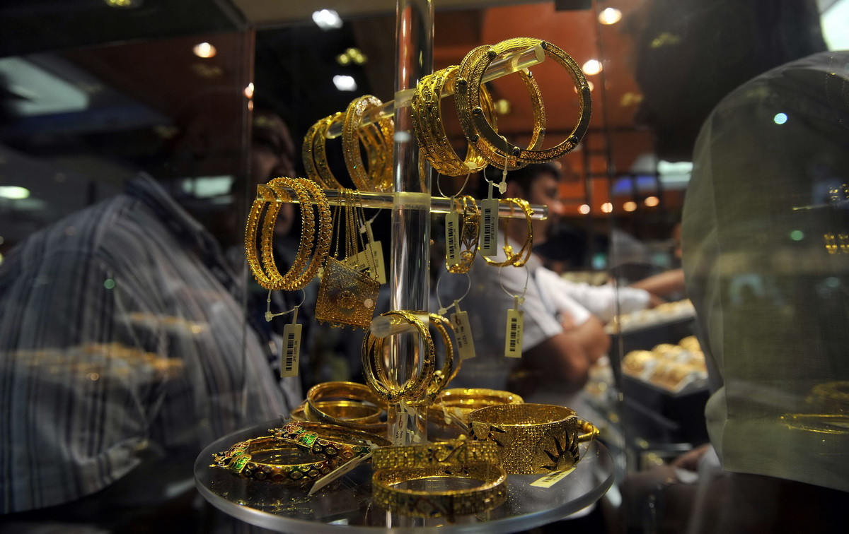 Tara care se imbraca in aur, desi nu produce deloc. Rezervele financiare ale statului, in picaj