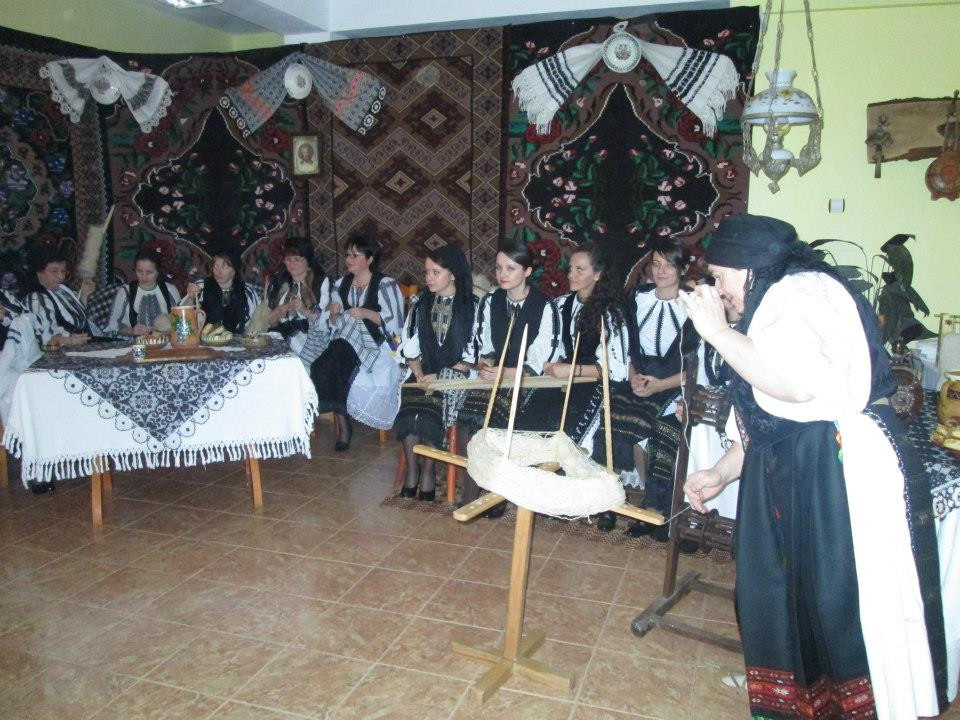 Tinerii de pe Valea Sebesului au petrecut cu miel la ceaun si balmos