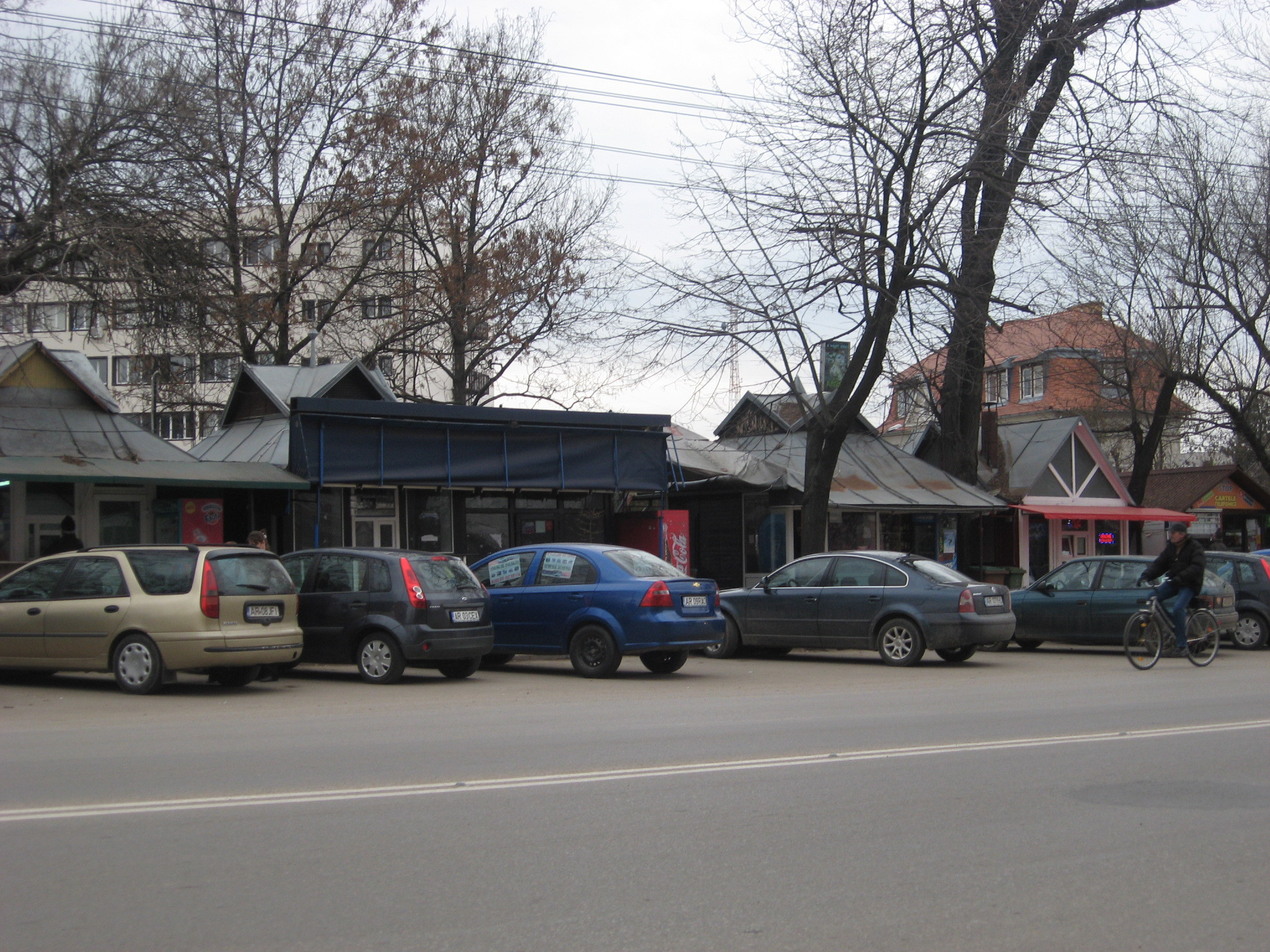 Primaria Arad vrea sa rada gheretele de la Spitalul judetean. Replica: Ne legam cu lanturi