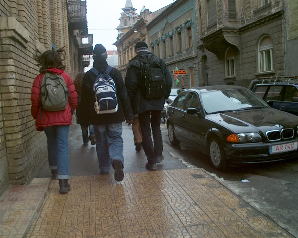 Jandarmii au descins in barurile de langa scoli. Cati elevi au fost prinsi chiulind si ce au patit