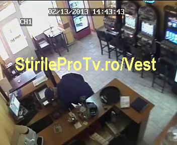 Furt la o casa de pariuri sportive din Timisoara. Scena a fost surprinsa de camerele de supraveghere