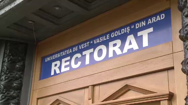 Scandalul diplomelor de la Universitatea "Vasile Goldis". Jumatate din facultati ar putea fi inchise