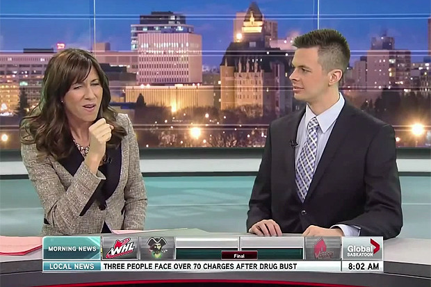 Ce a facut o prezentatoare in direct la TV. Colegii, socati. VIDEO