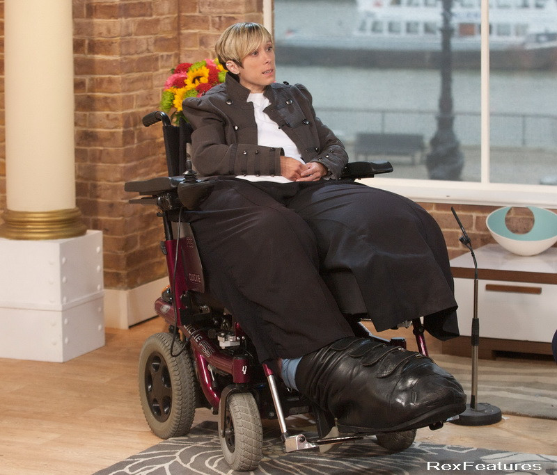 Mesajul disperat al unei femei din Marea Britanie: "Ajutor, piciorul meu cantareste 108 kilograme"