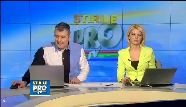 Loviti in plin de un sofer care a trecut pe culoarea rosie a semaforului, intr-un oras din Anglia