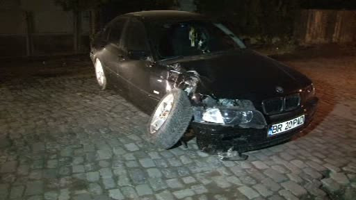 Un sofer baut din Braila le-a dat de furca politistilor. A gonit prin tot orasul si a izbit un copac