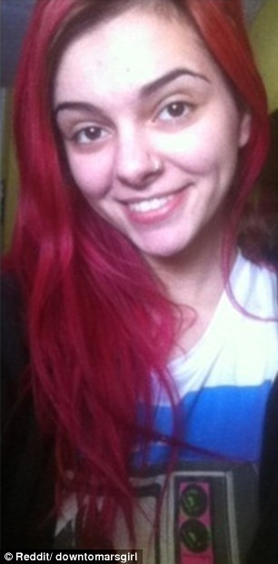 Galerie FOTO. Cum se transforma aceasta tanara frumoasa. Distractia bizara de pe Internet