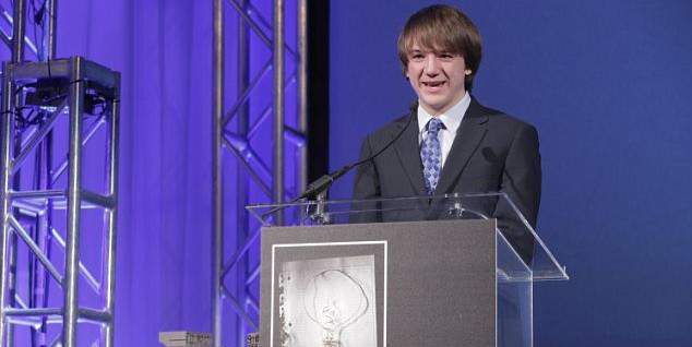 Respins de 197 de savanti, un elev de 15 ani a inventat un test pentru depistarea cancerului VIDEO