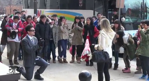 Finalul a fost tare: fata o ia la fuga si-si lasa iubitul cu ochii in soare. Reactia martorilor e incredibila: VIDEO