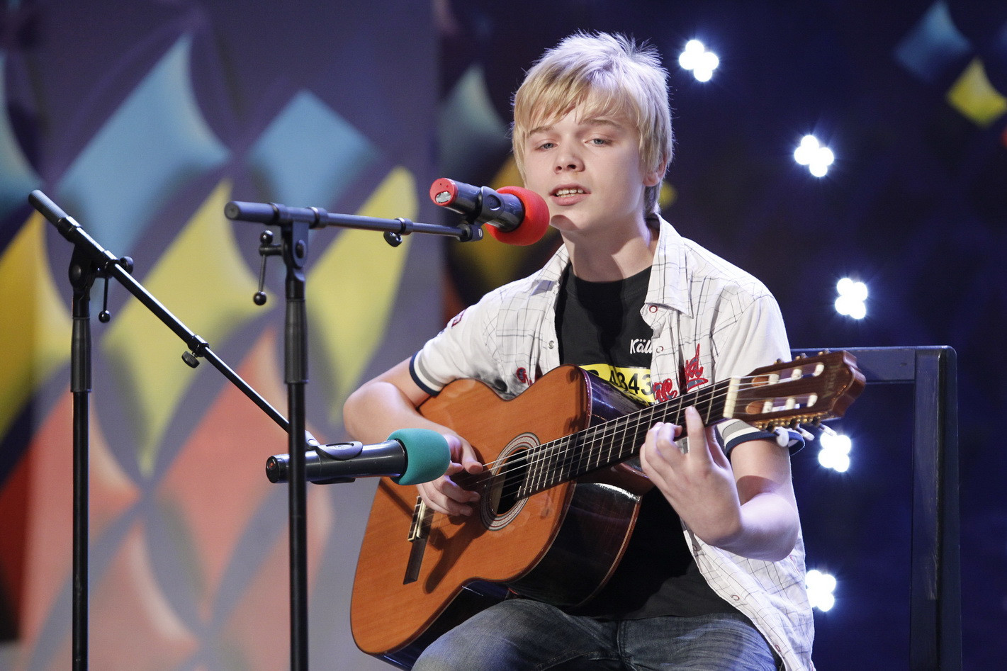 Adrian Aron-momentul serii la "Romanii au talent".Tatal sau l-a ascultat prin telefon din Afganistan