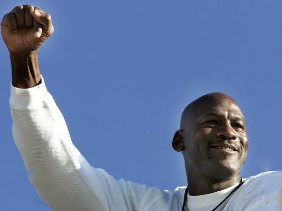 La 10 ani de la retragere castiga 80 mil. dolari/an. Cum face bani Michael Jordan, la 50 de ani