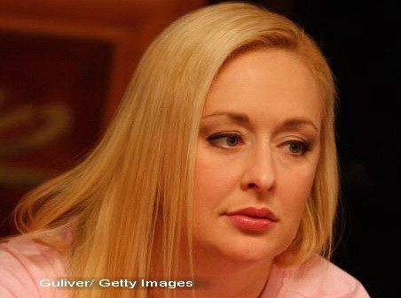 Mindy McCready, cantareata de country celebra in SUA, s-a sinucis la 37 de ani